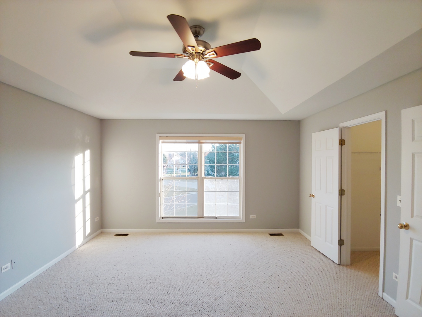 2139 Ivy Ridge Drive Hoffman Estates, IL 60192 - Photo 9 of 22