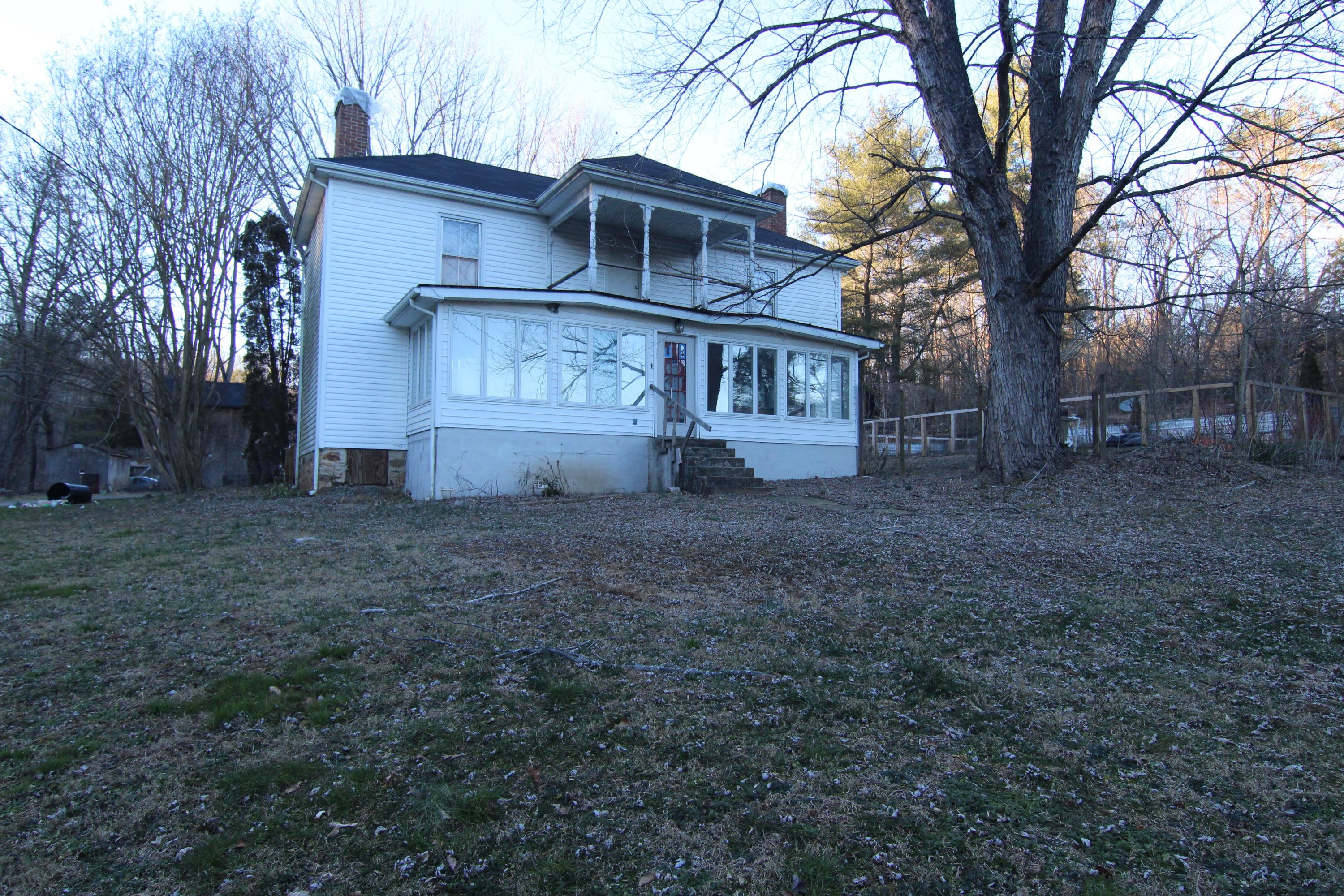 1430 Atkinson Hollow Road Vinton, VA 24179 - Photo 2 of 12 IMG_1433
