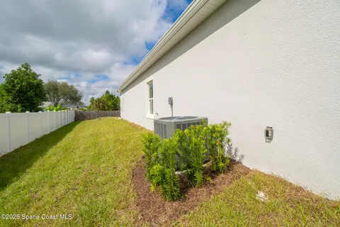 $329,000 | 542 Degroodt Road Southwest, Palm Bay, FL 32908