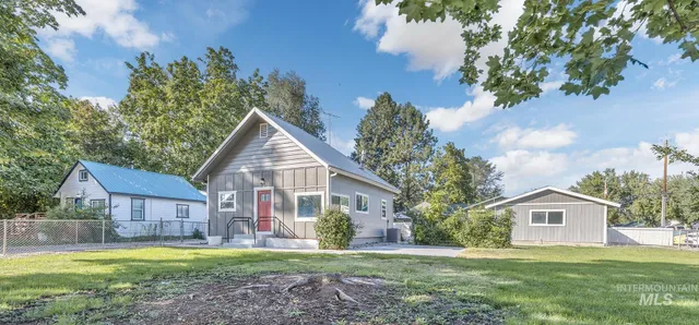 $324,000 | 824 East Main Street, Weiser, ID 83672