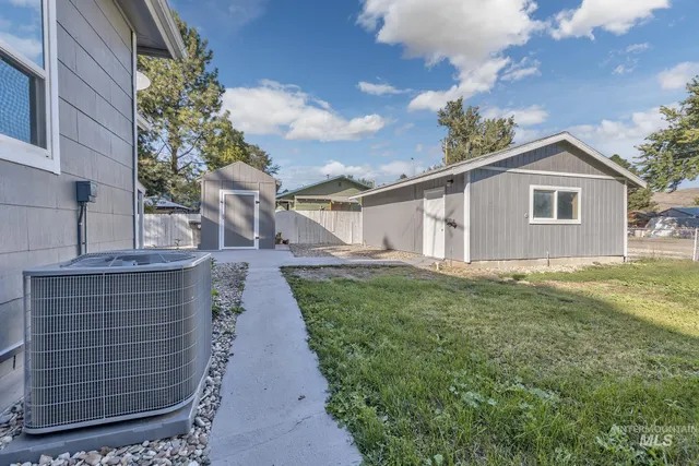 $324,000 | 824 East Main Street, Weiser, ID 83672