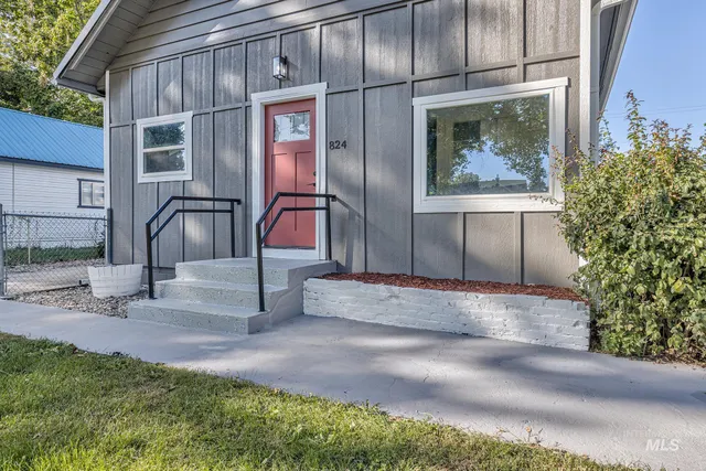 $324,000 | 824 East Main Street, Weiser, ID 83672