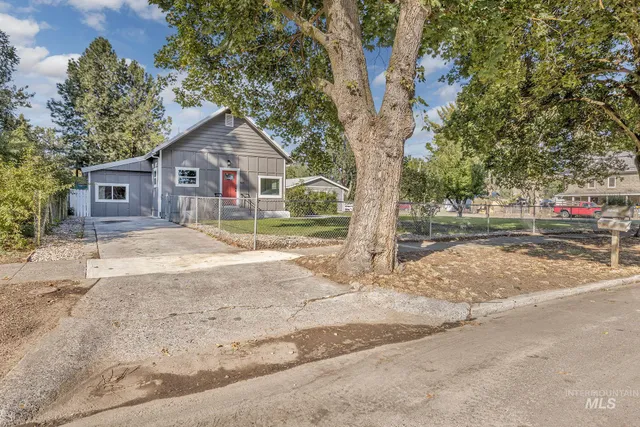 $324,000 | 824 East Main Street, Weiser, ID 83672