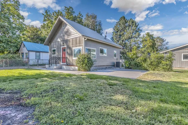 $324,000 | 824 East Main Street, Weiser, ID 83672