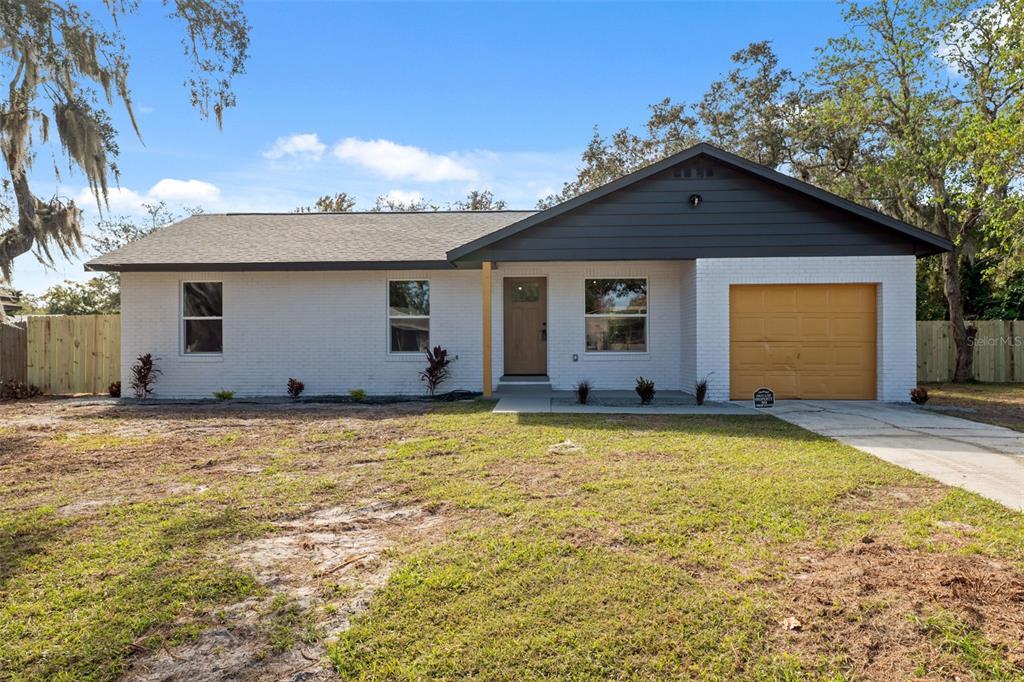 606 Kings Lane Southwest Winter Haven, FL 33880 - Photo 2 of 50 a house view with a backyard space