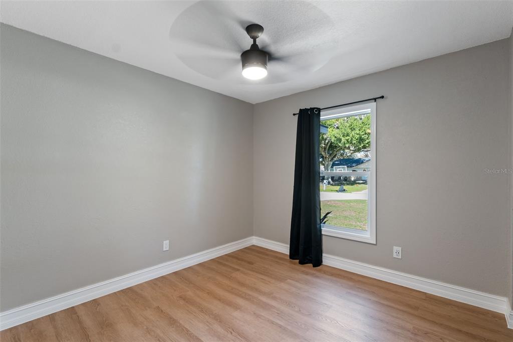 606 Kings Lane Southwest Winter Haven, FL 33880 - Photo 22 of 50 an empty room with window