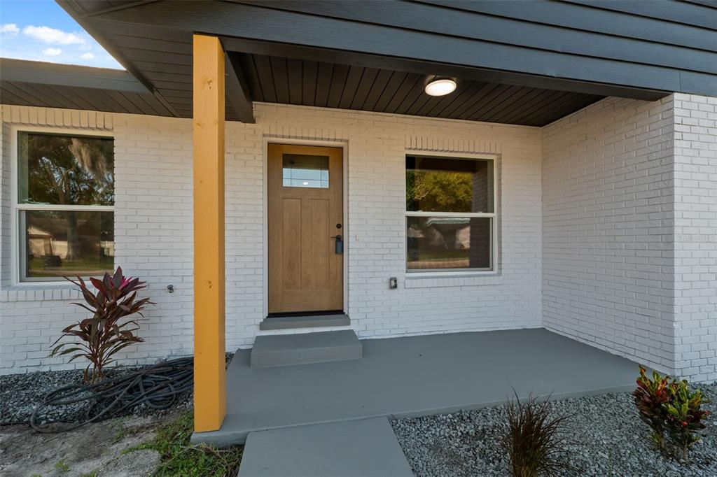606 Kings Lane Southwest Winter Haven, FL 33880 - Photo 3 of 50 a front view of a house with a yard