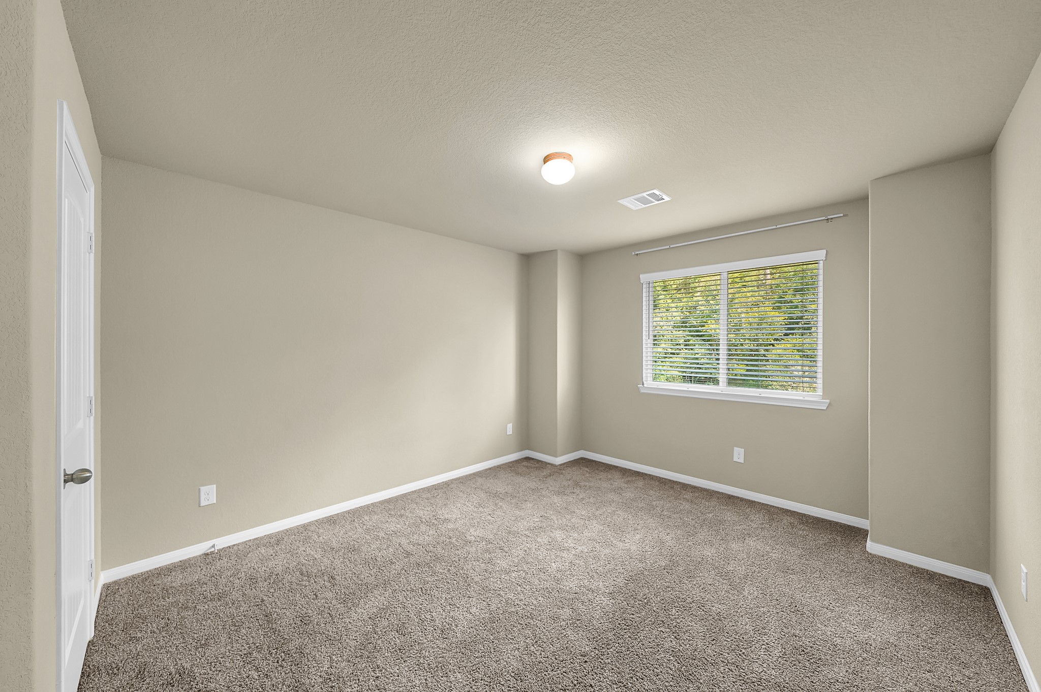 4274 McGregor Blf Lane Conroe, TX 77304 - Photo 12 of 25 an empty room with windows