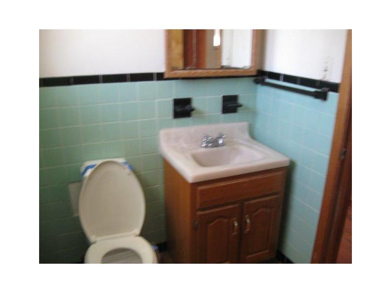 6 Kennedy Street McKees Rocks, PA 15136 - Photo 17 of 25 Full Bath.