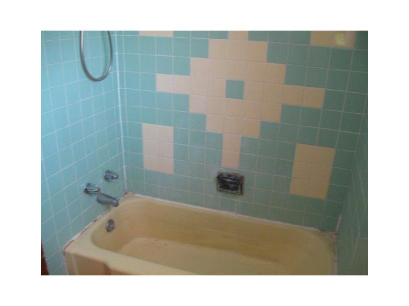 6 Kennedy Street McKees Rocks, PA 15136 - Photo 18 of 25 Full Bath.
