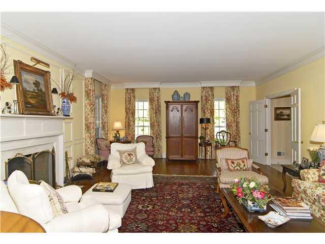 623 Round Hill Road Indianapolis, IN 46260 - Photo 2 of 24
