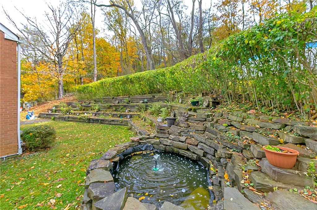 649 Lougeay Road Pittsburgh, PA 15235 - Photo 5 of 24 Gallery Image 5