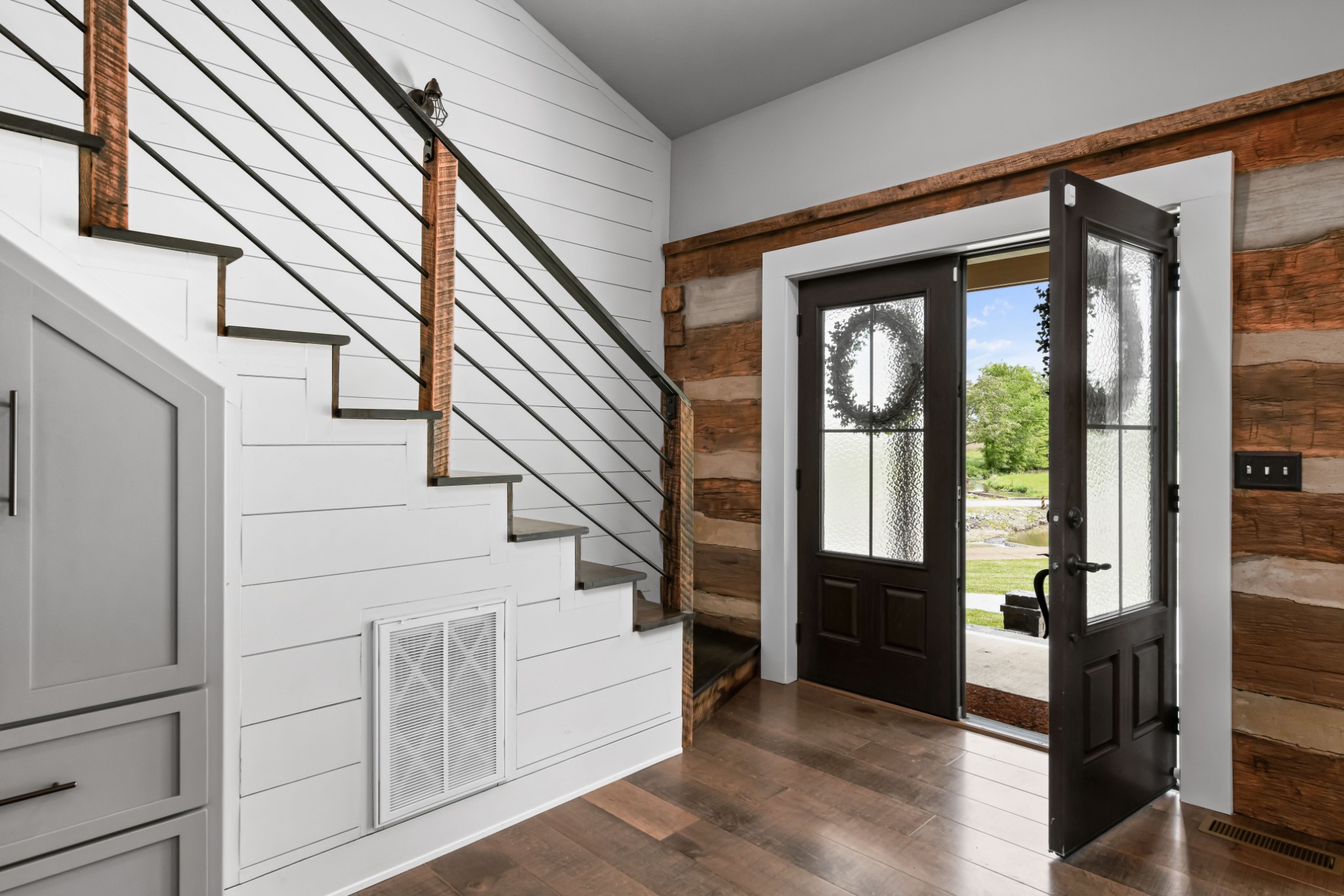 6557 Lamont Road Springfield, TN 37172 - Photo 3 of 62 a view of an entryway