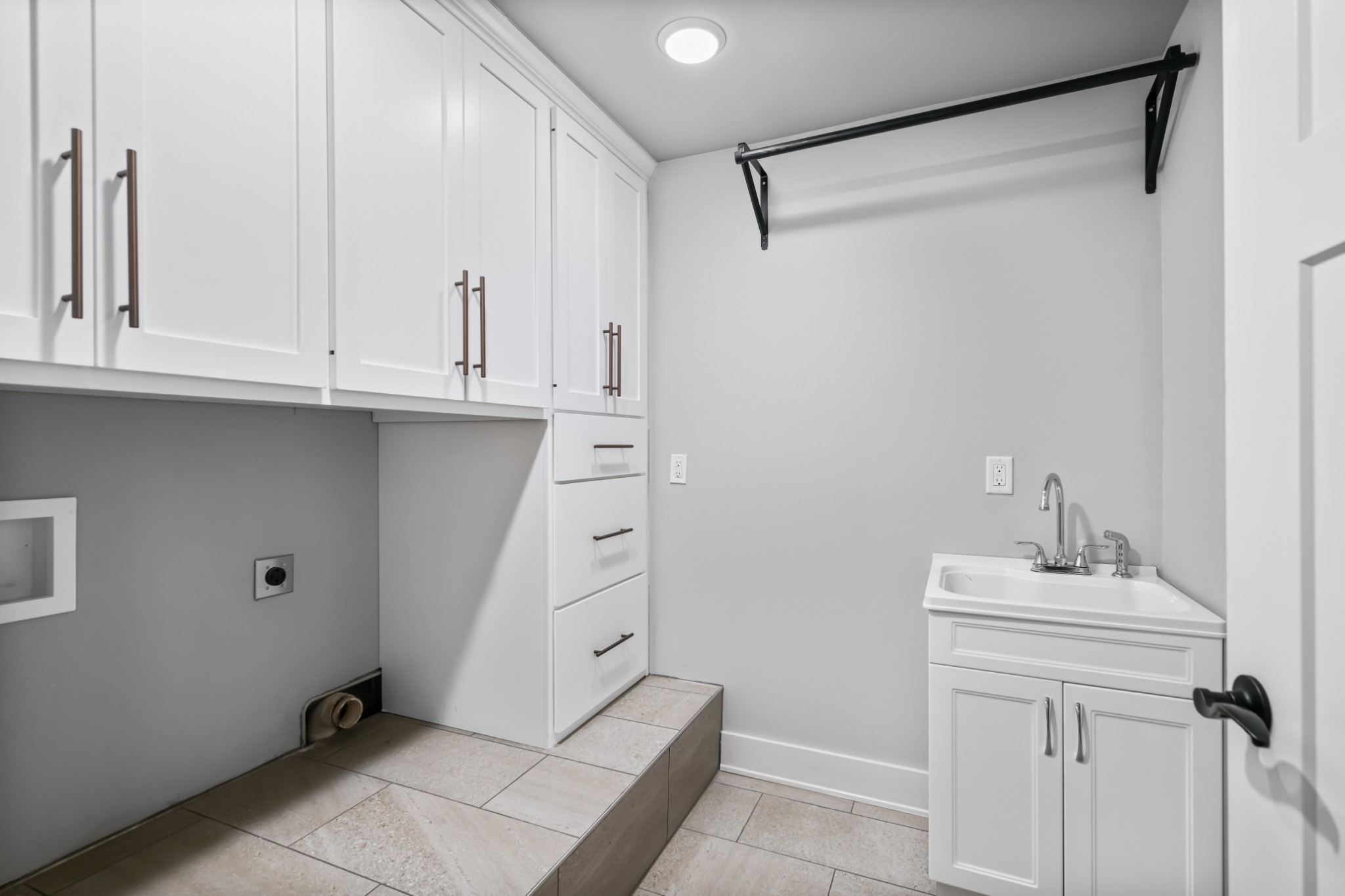 6557 Lamont Road Springfield, TN 37172 - Photo 33 of 62 a bathroom with a sink and a mirror