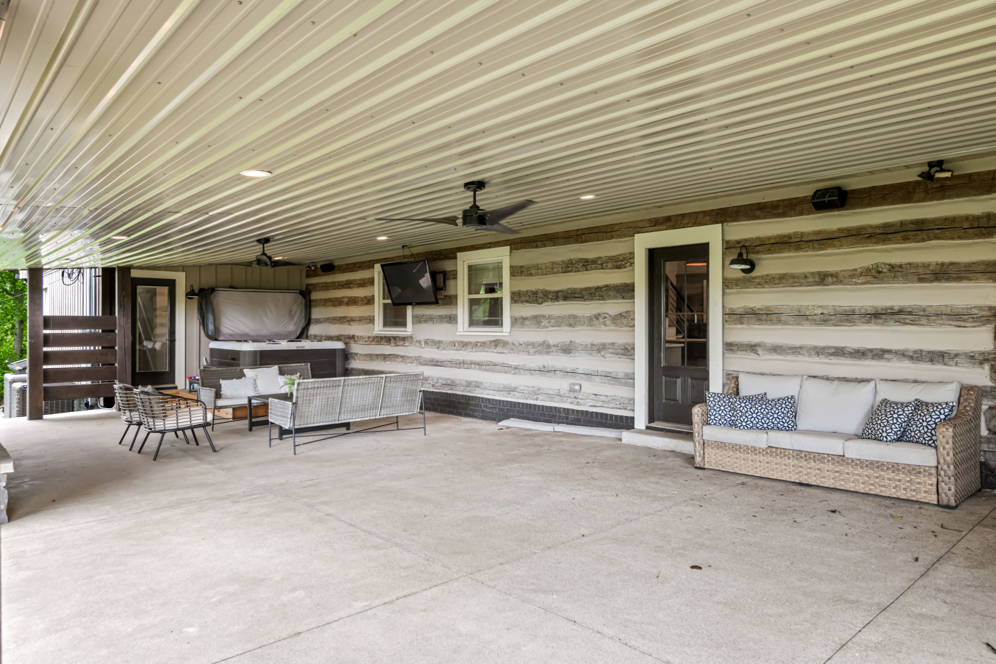 6557 Lamont Road Springfield, TN 37172 - Photo 53 of 62 a view of a patio with table and chairs