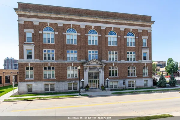 $199,900 | 105 Washington Avenue, Unit 4, Oshkosh, WI 54901