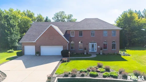 $479,900 | 206 Warrior Way, Germantown Hills, IL 61548