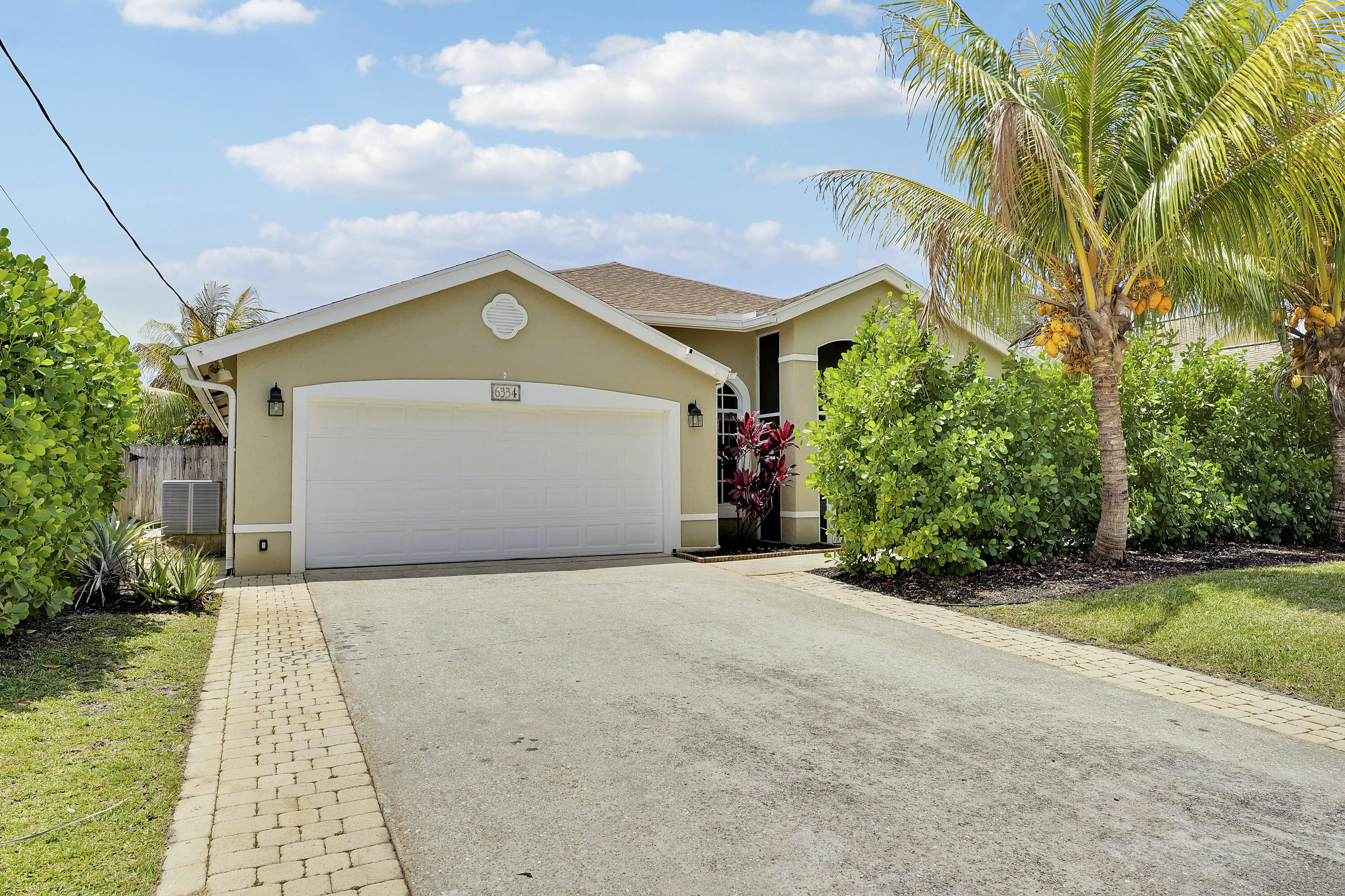 6334 Barbara Street Jupiter, FL 33458 - Photo 2 of 38 House-39