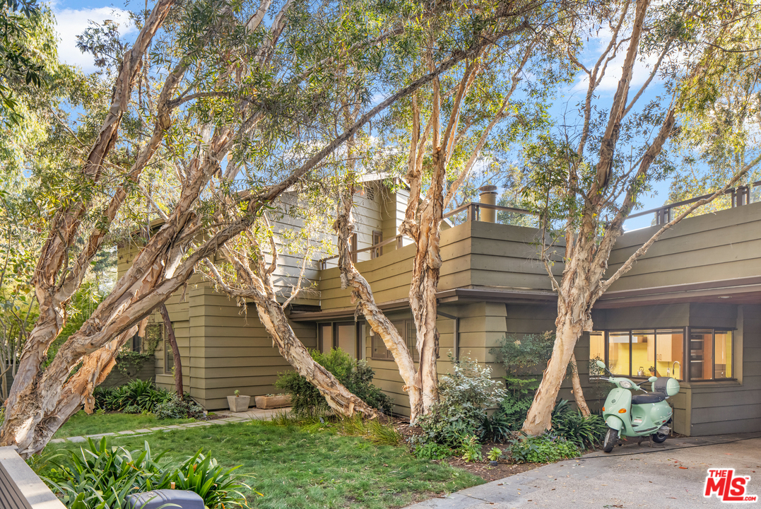 501 Latimer Road Santa Monica, CA 90402 - Photo 3 of 53 Gallery Image 3