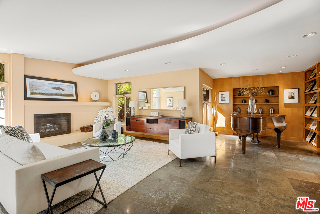 501 Latimer Road Santa Monica, CA 90402 - Photo 8 of 53 Gallery Image 8
