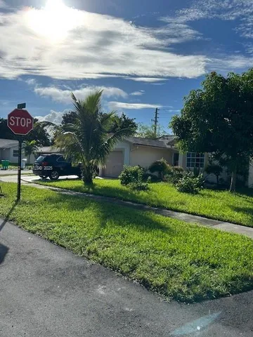 a view of a yard with a street