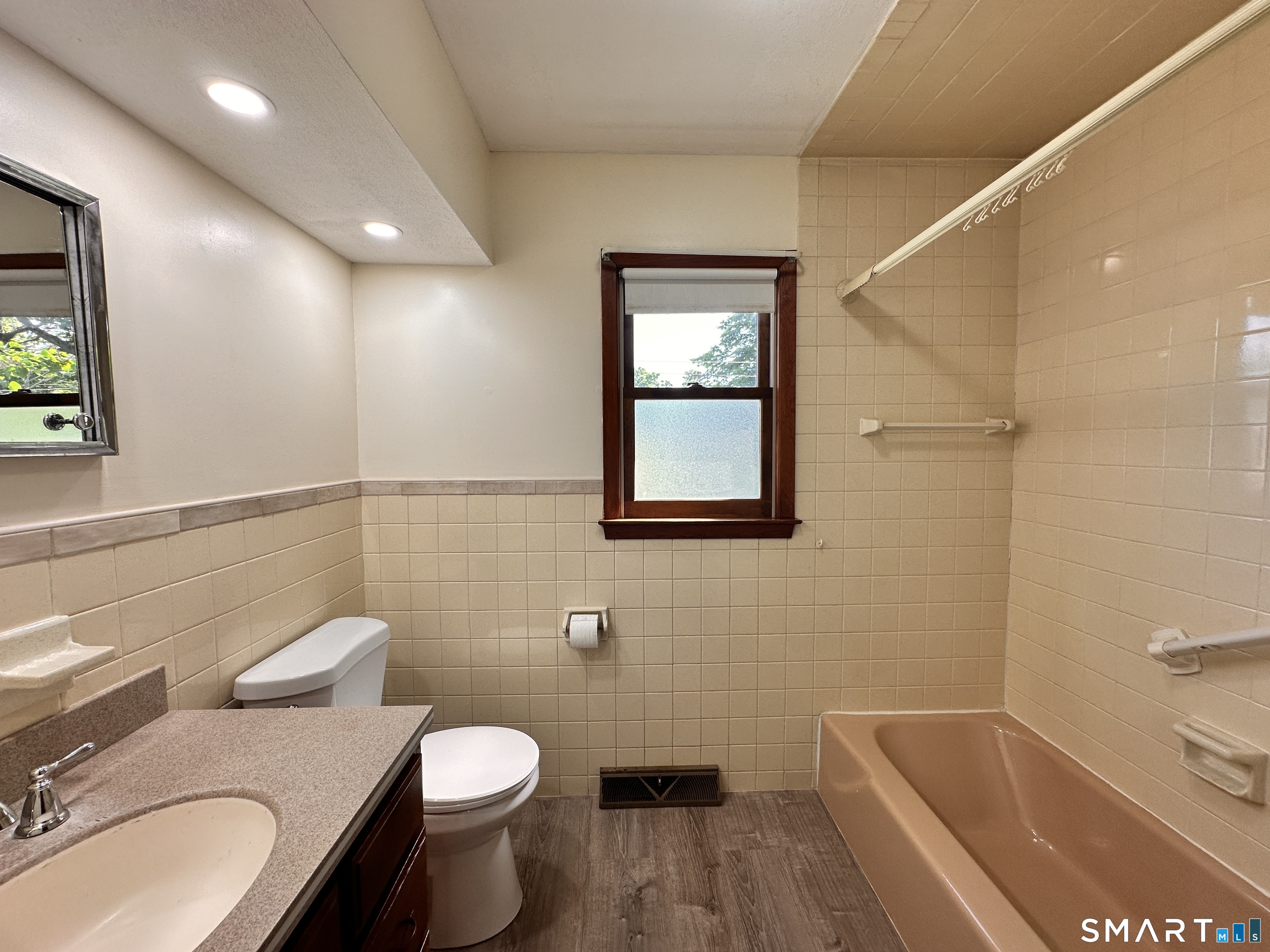 23 Robin Road West Haven, CT 06516 - Photo 13 of 27