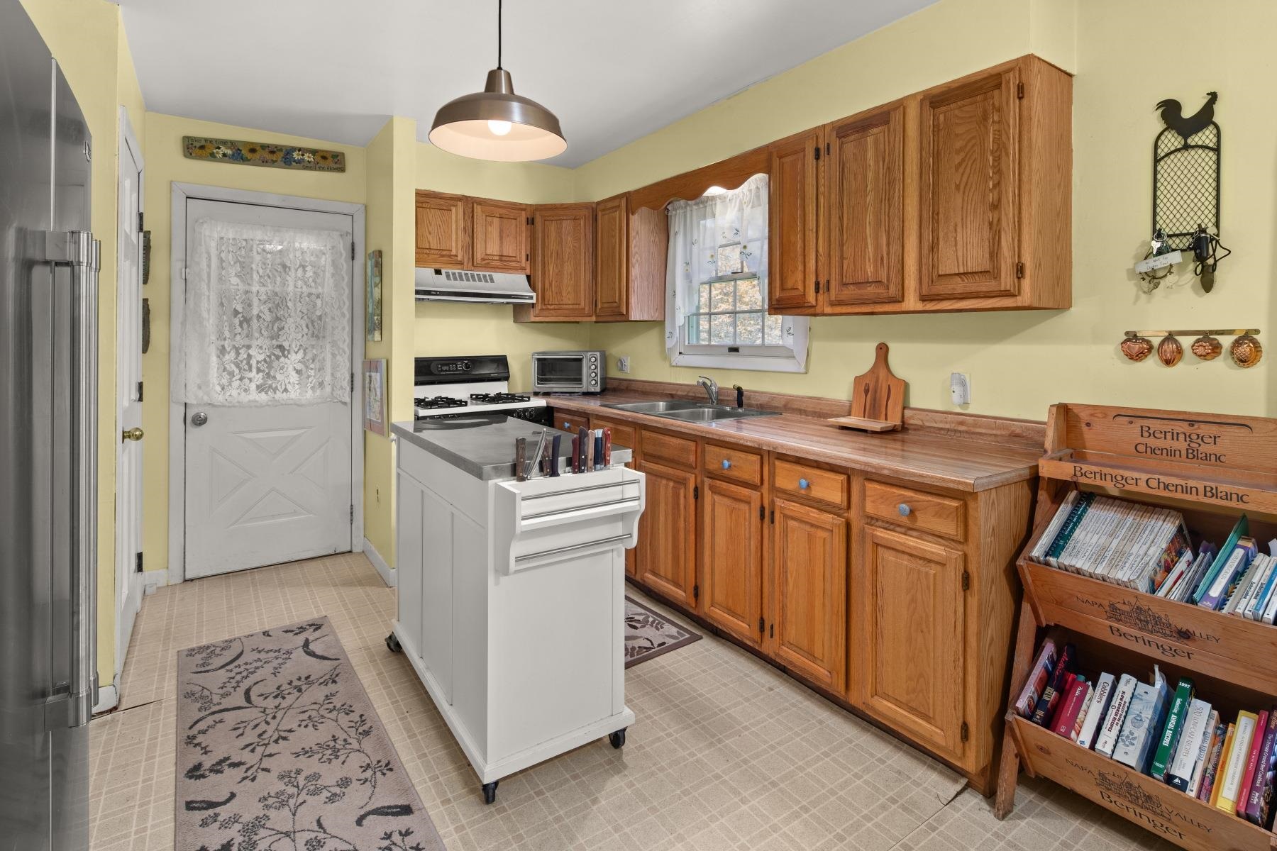 1421 Shaw Mansion Road Waterbury, VT 05677 - Photo 4 of 38