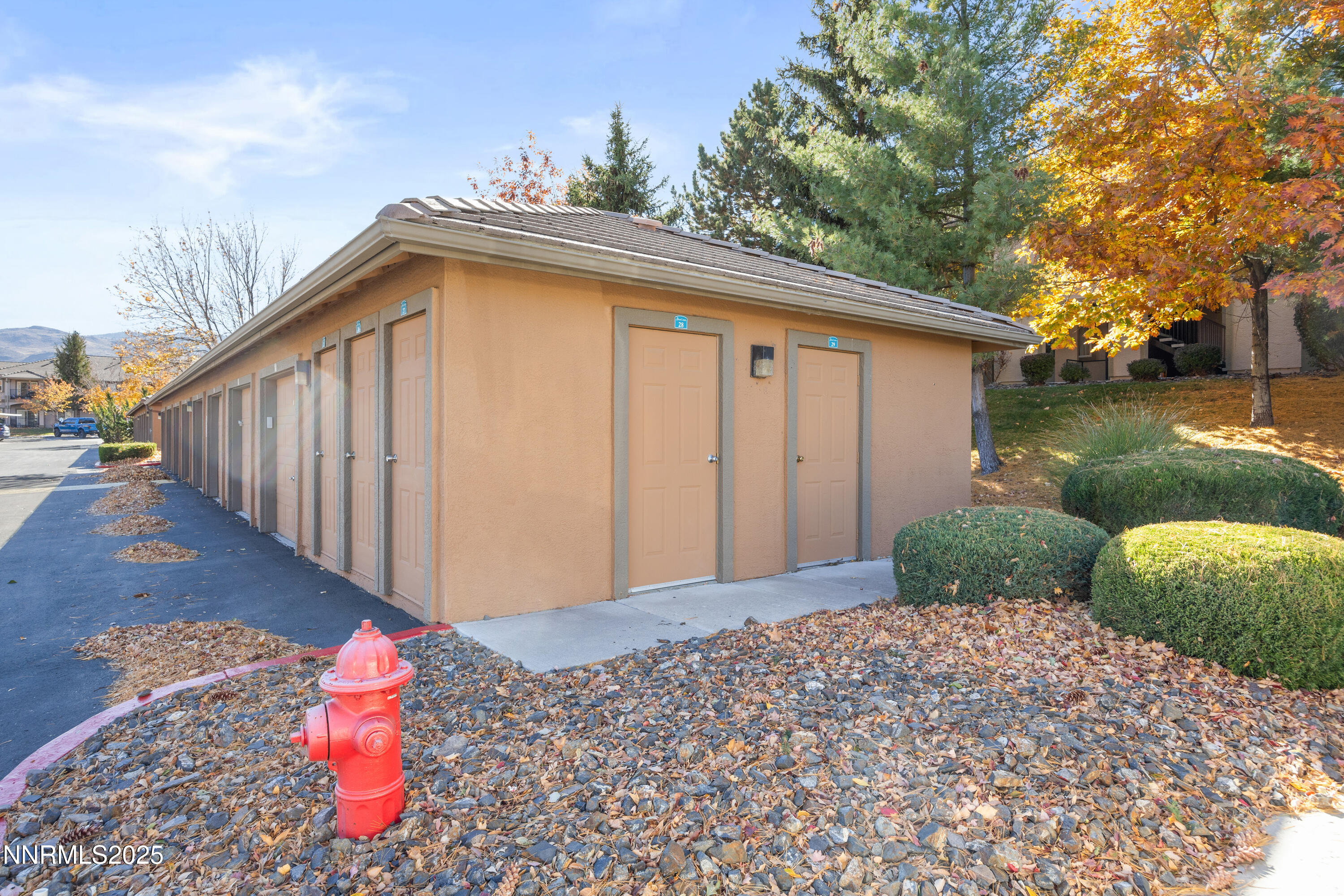 6850 Sharlands Avenue, Unit E1019 Reno, NV 89523 - Photo 4 of 5 a backyard of a house with wooden floor