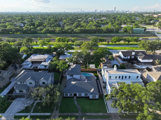 $1,220,000 | 5122 Braesheather Drive, Houston, TX 77096