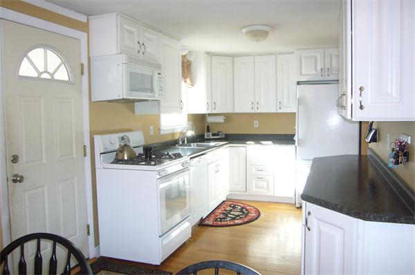 12 Lockwood Road Lynn, MA 01904 - Photo 3 of 13 Gallery Image 3