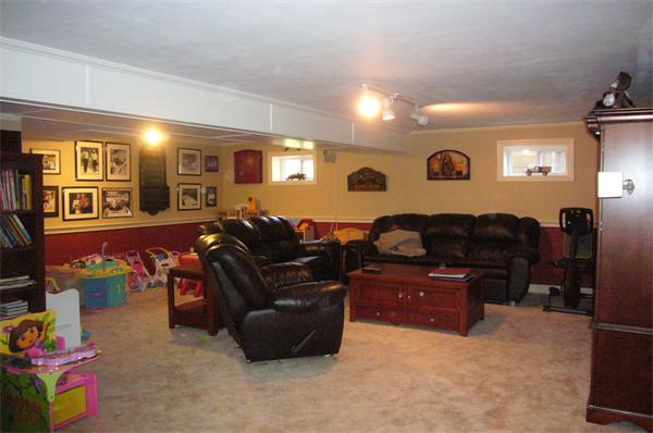 12 Lockwood Road Lynn, MA 01904 - Photo 8 of 13 Gallery Image 8