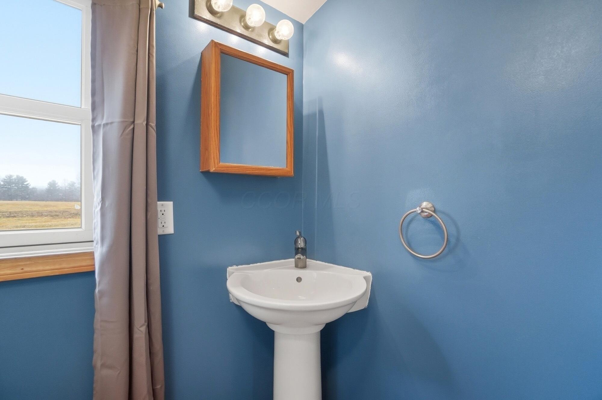 4840 Tschopp Road Northeast Lancaster, OH 43130 - Photo 33 of 58 Full Bath 2 - 4840 Tschopp Road NE, Lancaster, OH 43130