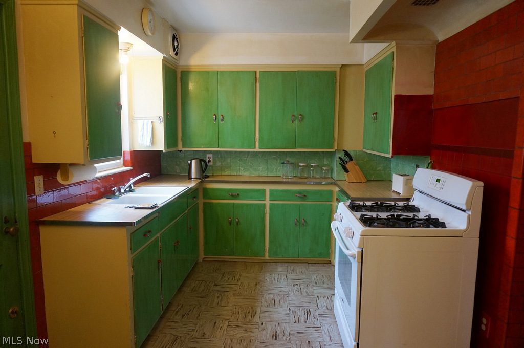 1549 Wood Road Cleveland Heights, OH 44121 - Photo 2 of 25