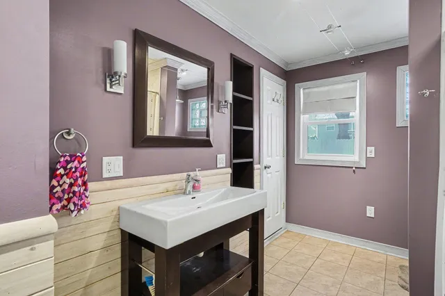 $253,900 | 775 East 8th Street, Holland, MI 49423