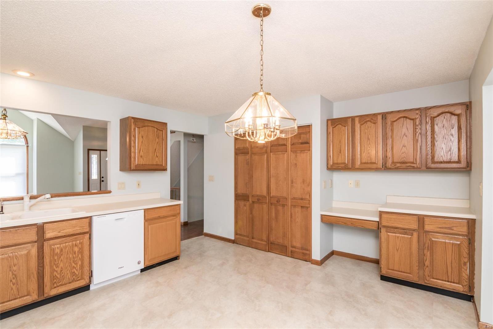 1871 Raintree Trail Collinsville, IL 62234 - Photo 8 of 32 Gallery Image 8