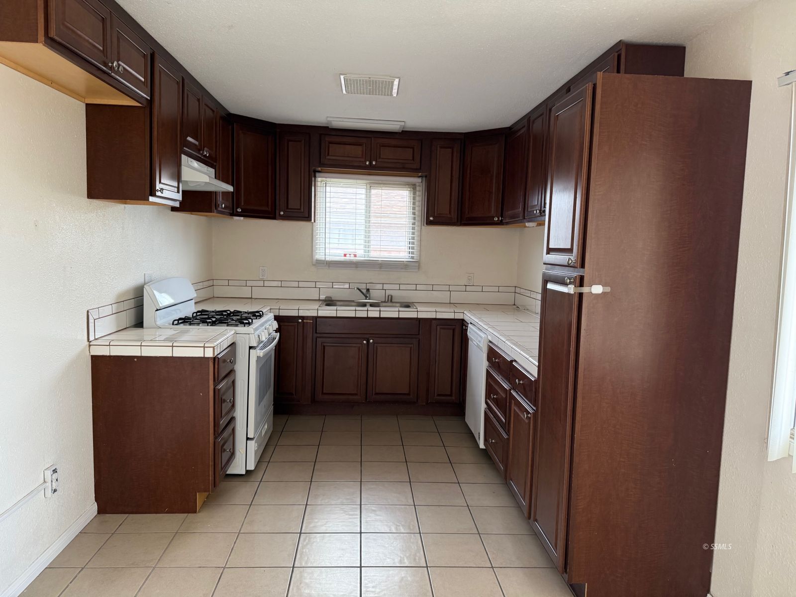 238 West Church Avenue Ridgecrest, CA 93555 - Photo 4 of 20 a kitchen with stainless steel appliances sink a microwave and cabinets