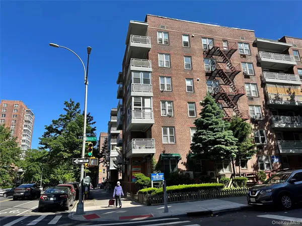 $468,000 | 43-43 Kissena Boulevard, Unit 509 | Flushing