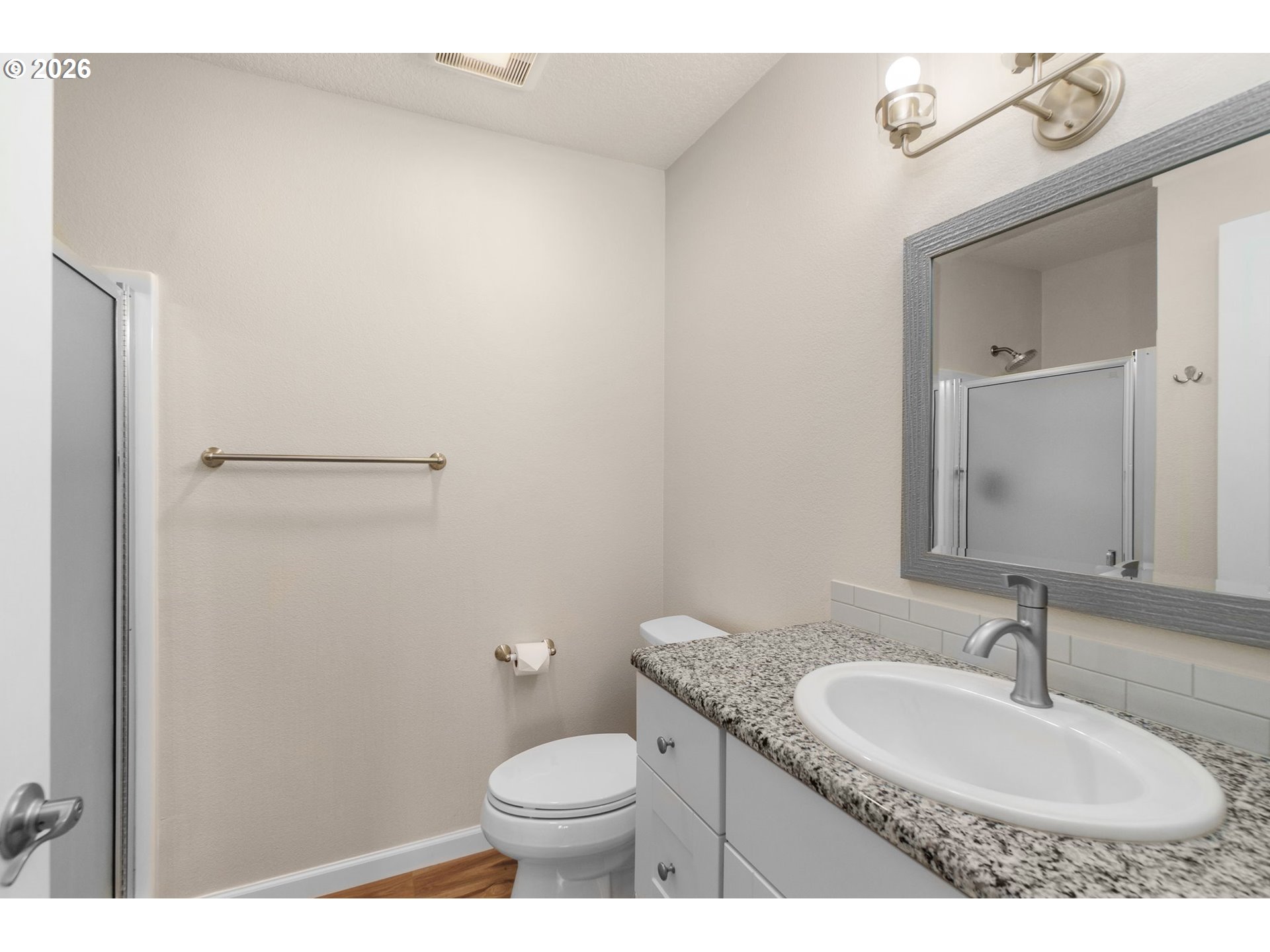 10660 Southwest Davies Road, Unit 40 Beaverton, OR 97008 - Photo 27 of 45 Owner's Suite Bathroom