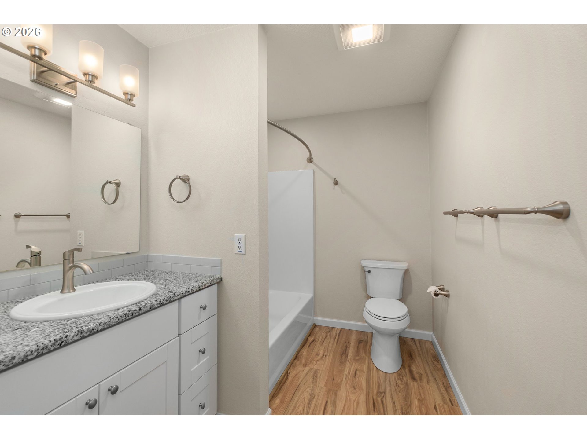 10660 Southwest Davies Road, Unit 40 Beaverton, OR 97008 - Photo 29 of 45 Bathroom