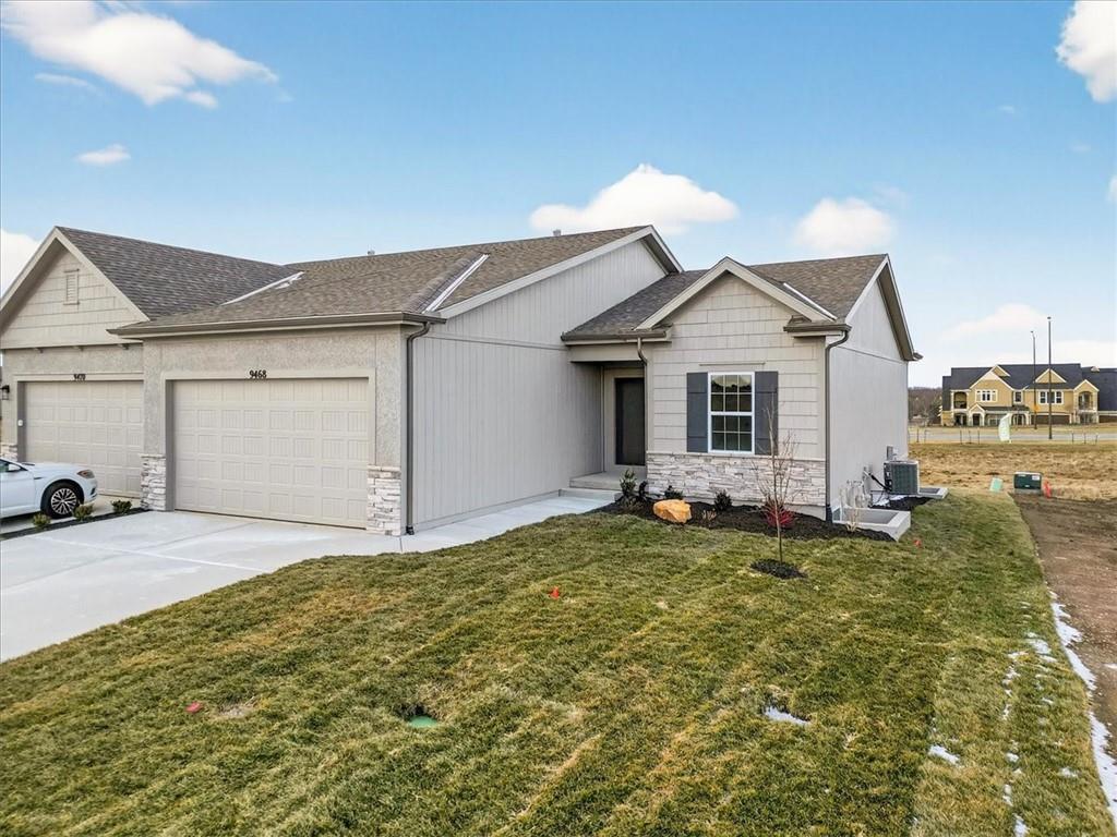 9468 Shady Bend Road Lenexa, KS 66227 - Photo 1 of 50
