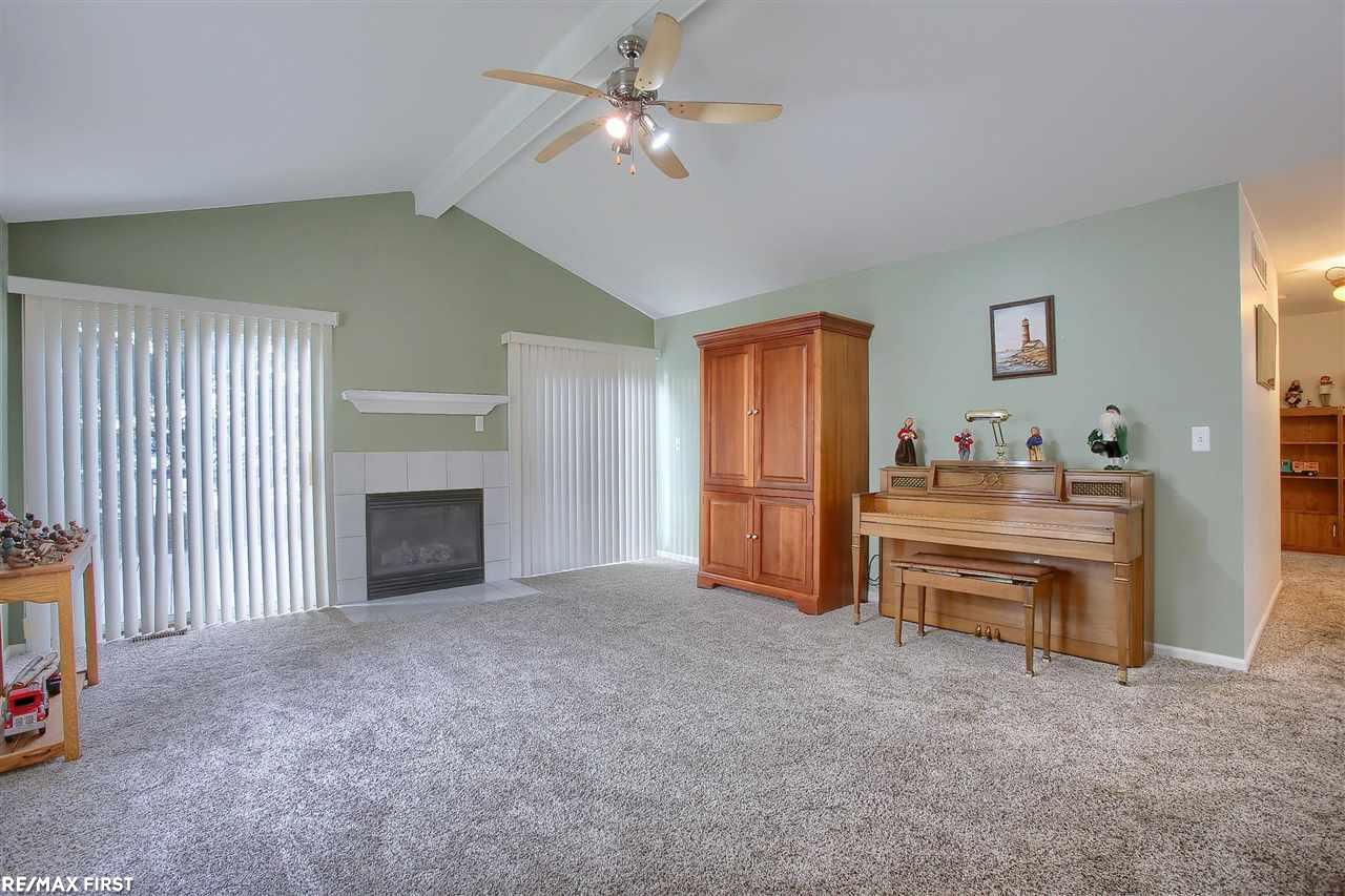 16726 Country Ridge Lane Macomb, MI 48044 - Photo 4 of 26