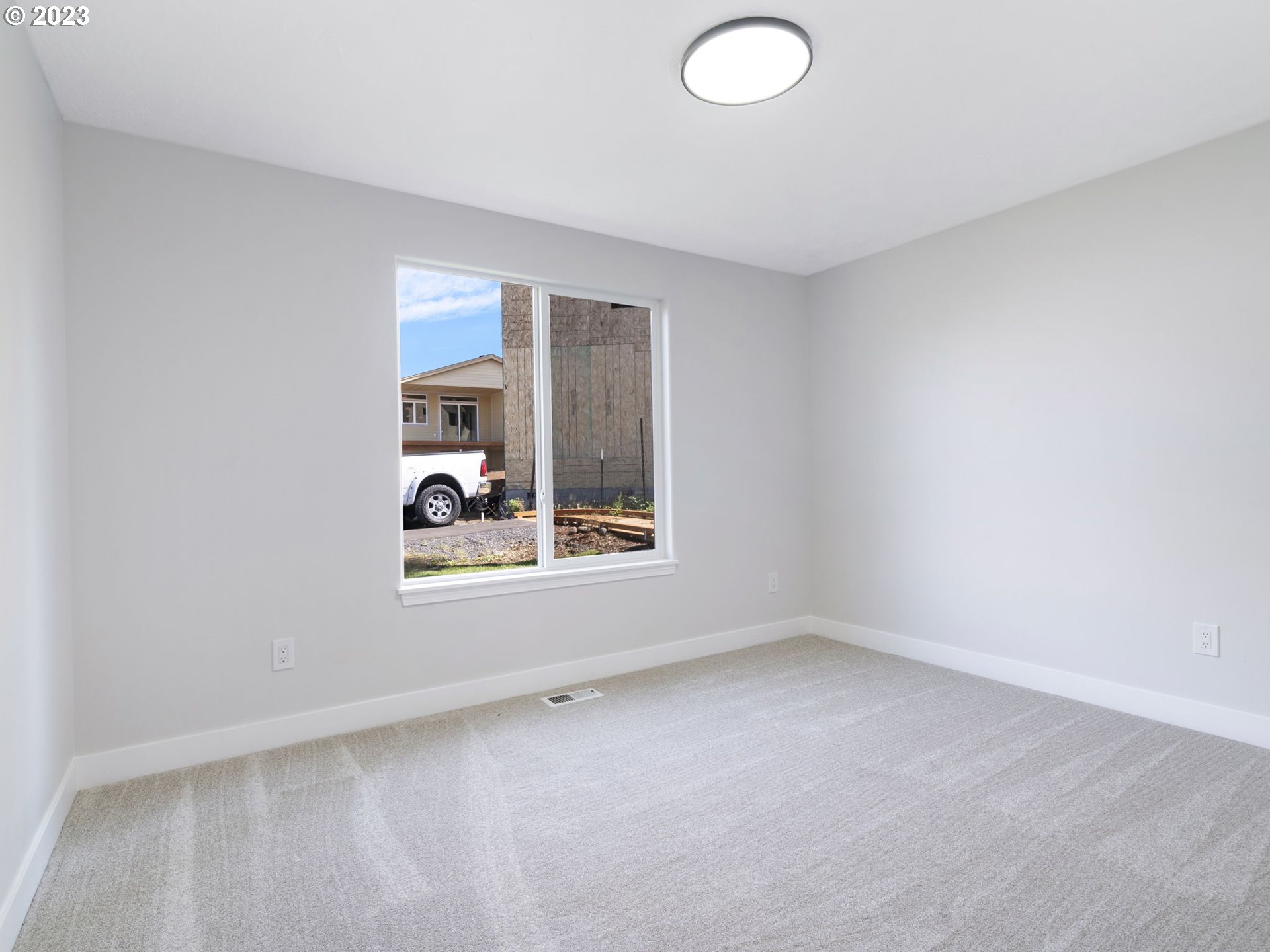 15268 Penny Avenue Sandy, OR 97055 - Photo 29 of 35 an empty room with a window