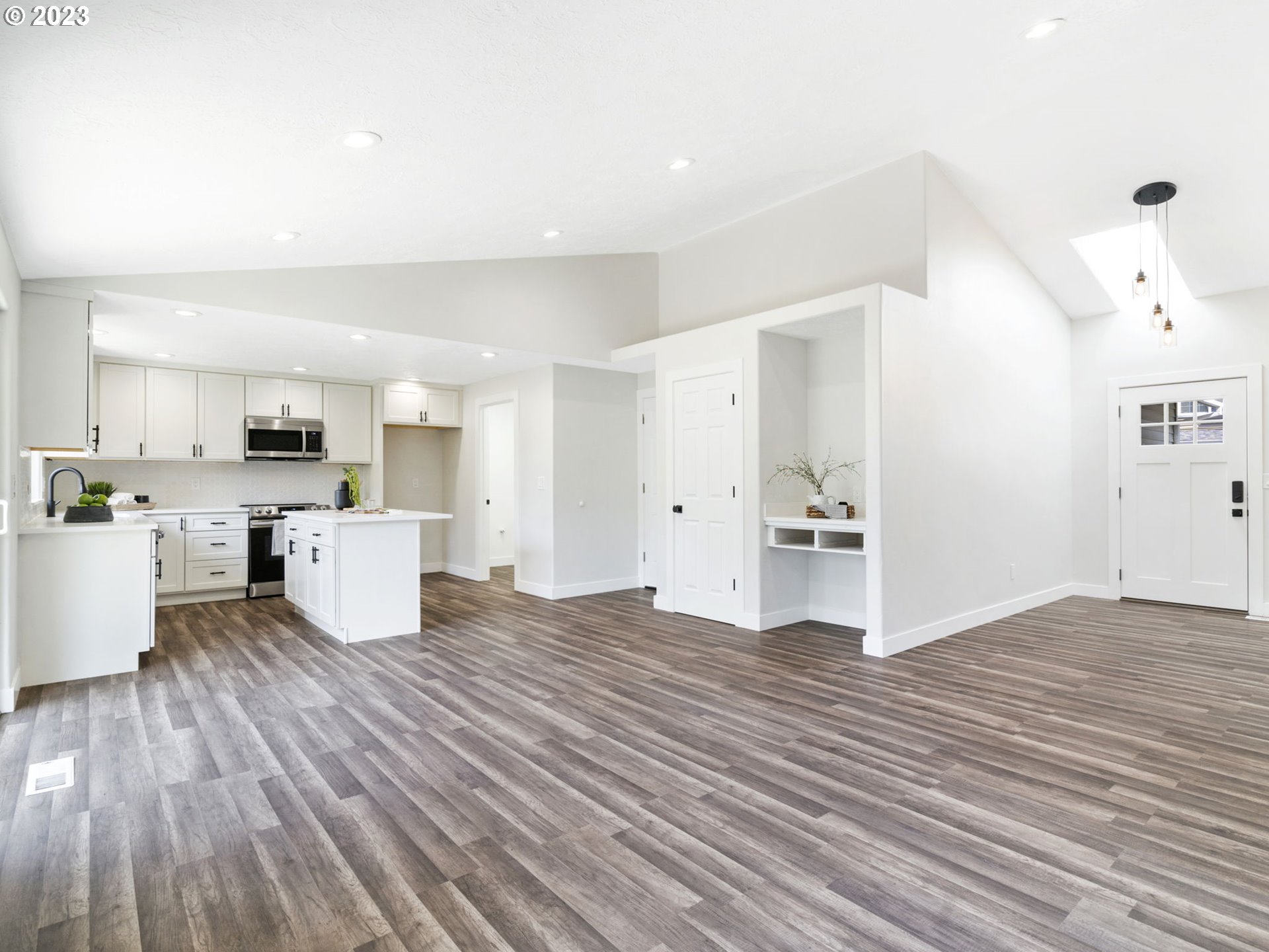 15268 Penny Avenue Sandy, OR 97055 - Photo 6 of 35 a view of kitchen with wooden floor