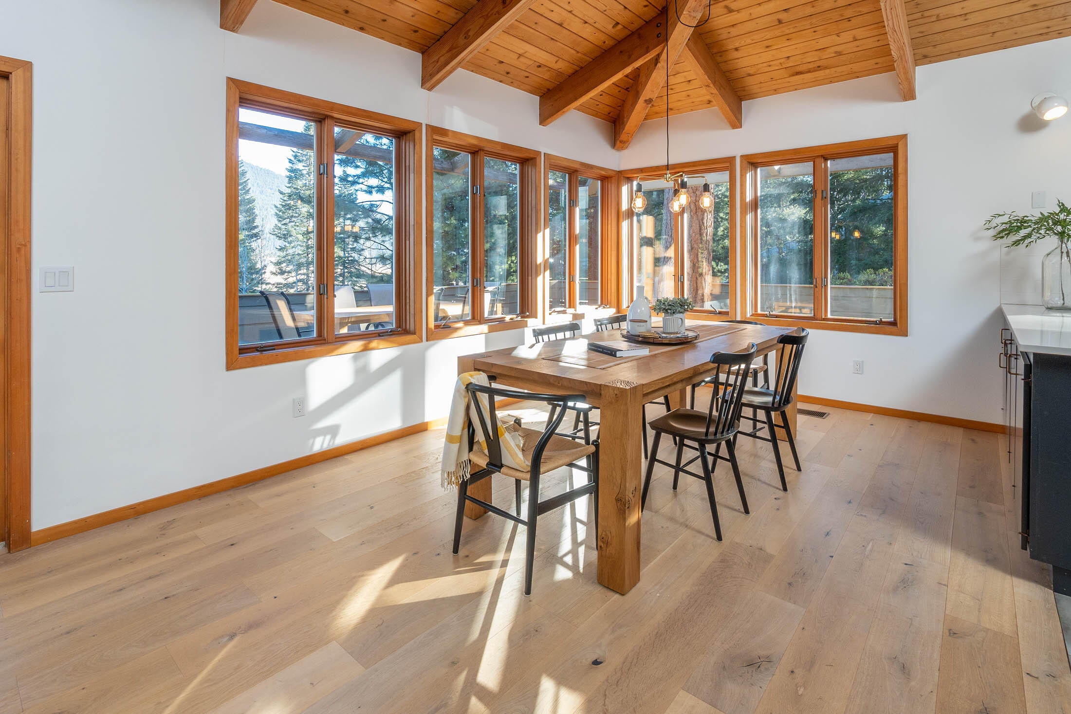 13445 Red Clover Black Butte Ranch, OR 97759 - Photo 11 of 29 Dining Area