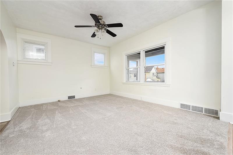 474 Pennsylvania Avenue Rochester, PA 15074 - Photo 3 of 25 Gallery Image 3