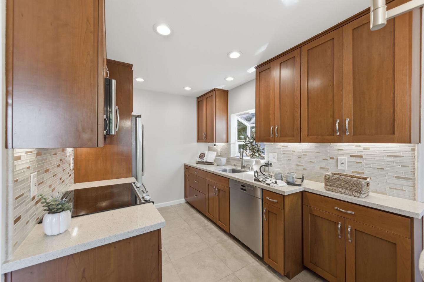 905 West Middlefield Road, Unit 971 Mountain View, CA 94043 - Photo 7 of 29