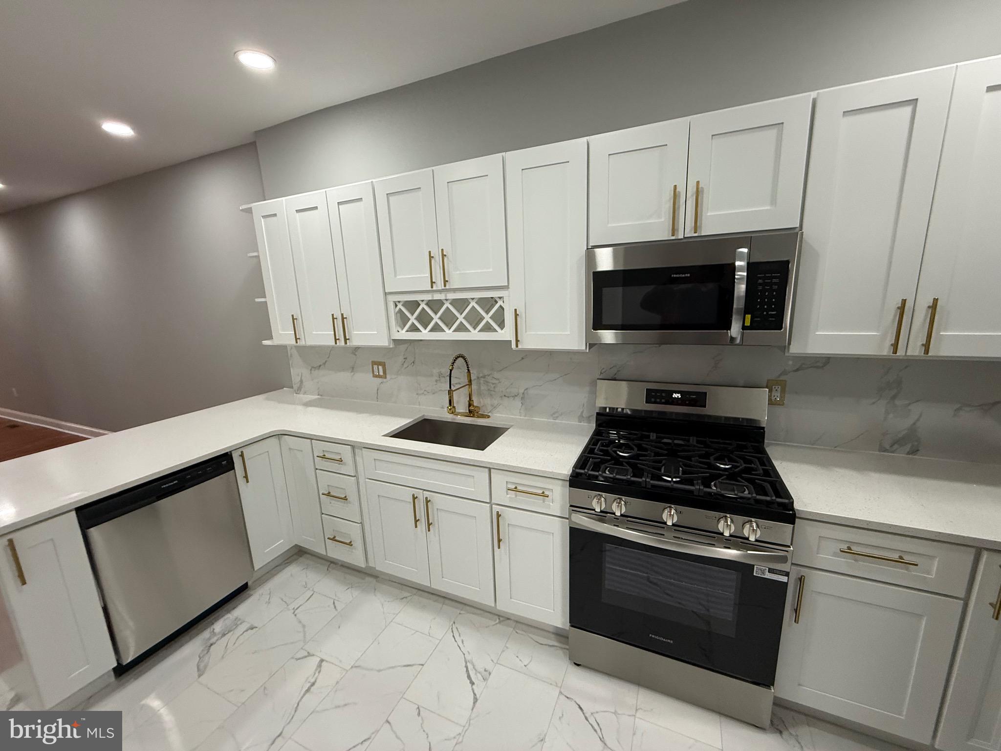 2122 West Toronto Street Philadelphia, PA 19132 - Photo 16 of 112 CERAMIC TILED