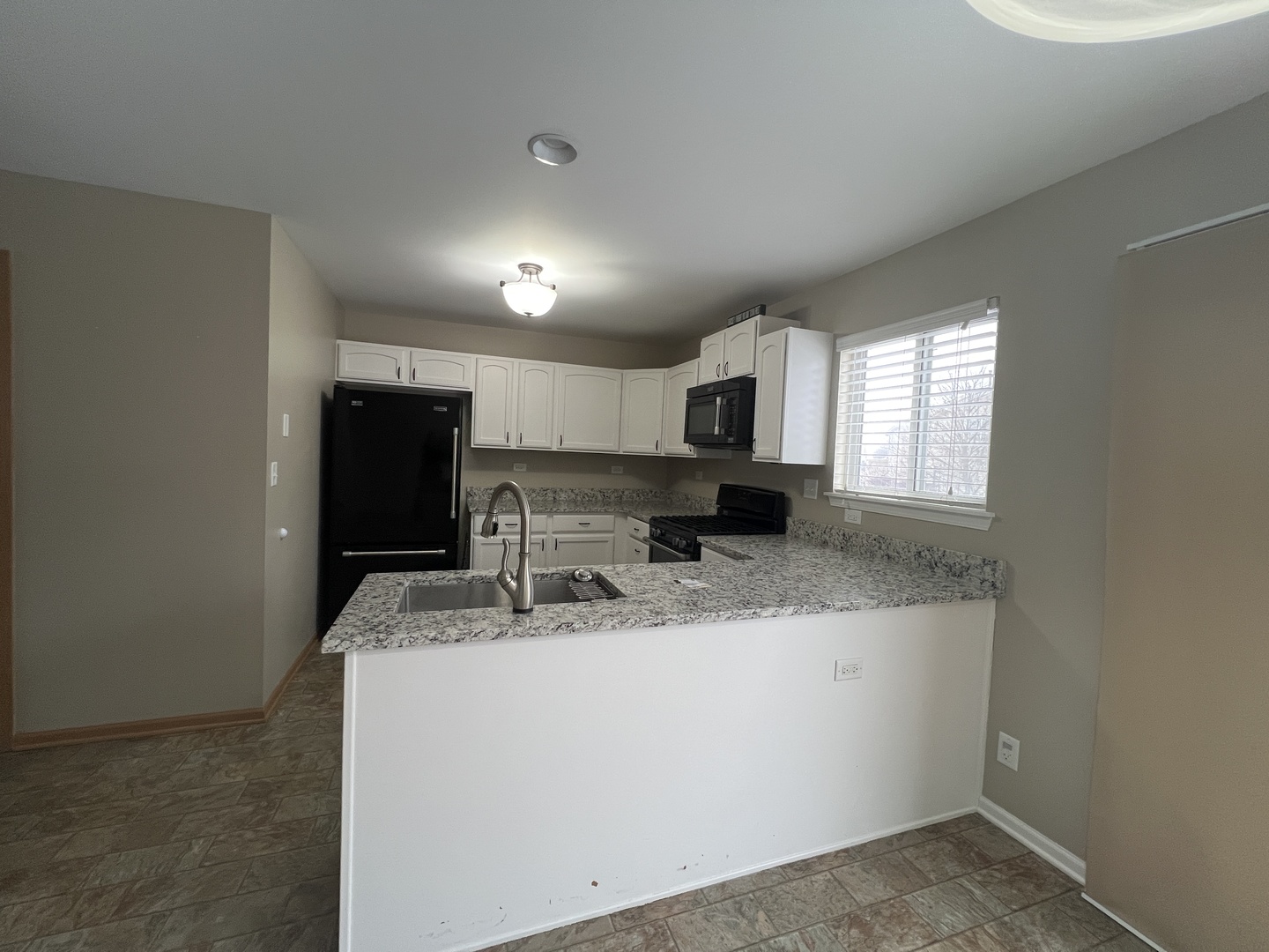 896 Emerald Drive Pingree Grove, IL 60140 - Photo 5 of 7