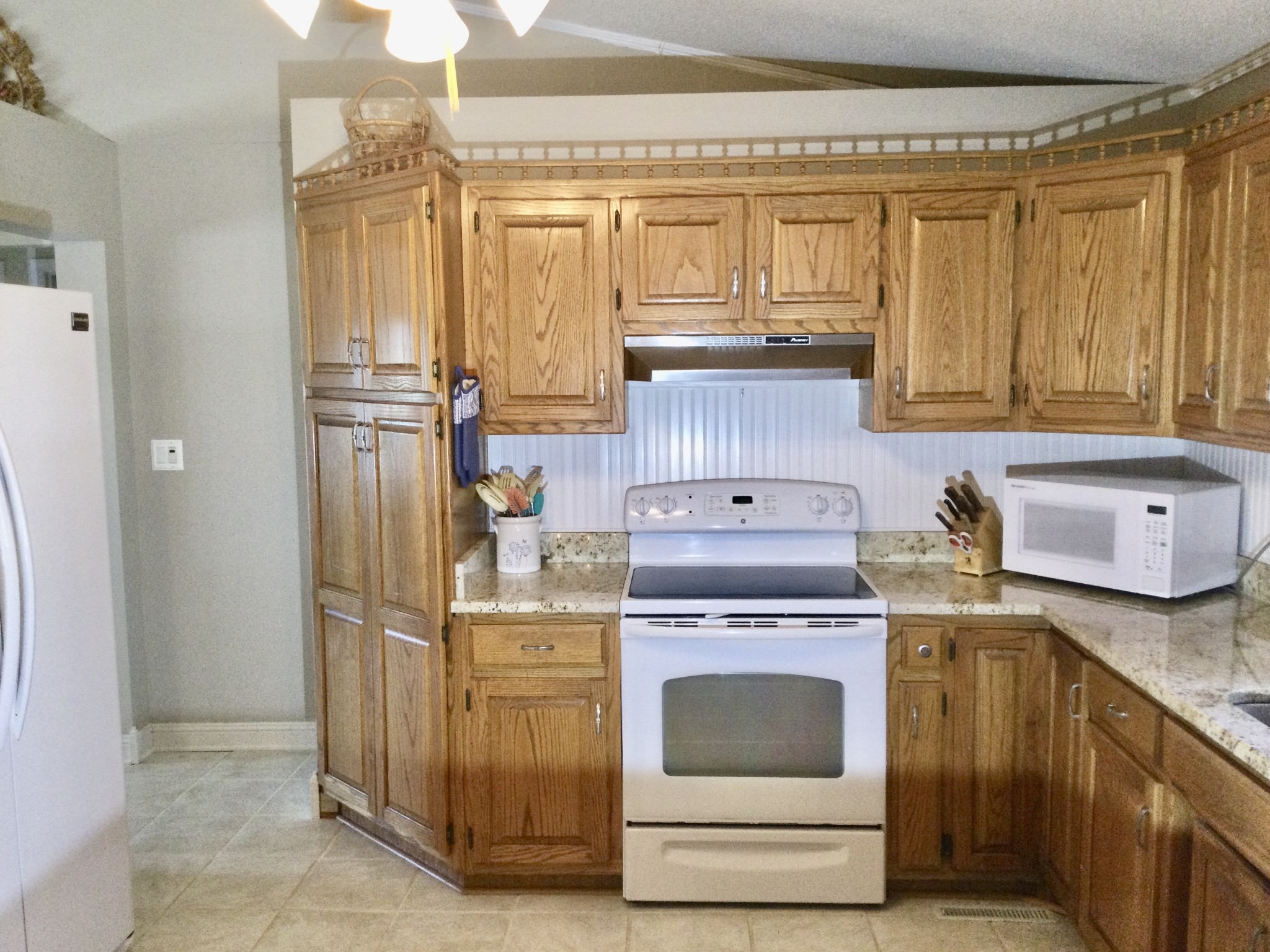 463 Dripping Springs Road Winchester, TN 37398 - Photo 17 of 25 a kitchen with a stove top oven and cabinets
