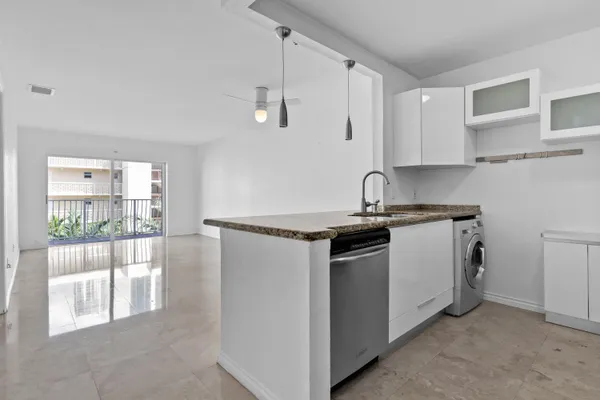 $2,150 | 677 Northeast 24th Street, Unit 504, Miami, FL 33137